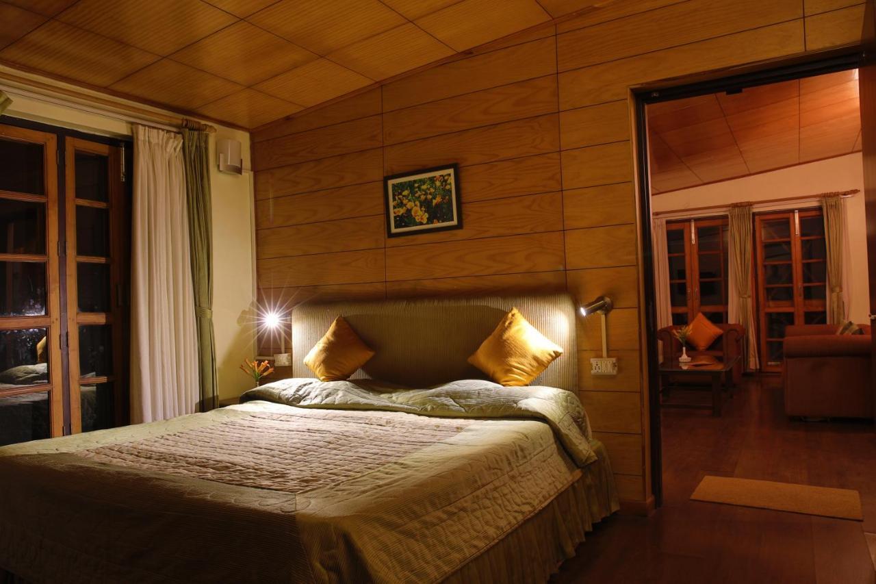 The Lake Resort Naukuchiatal Εξωτερικό φωτογραφία