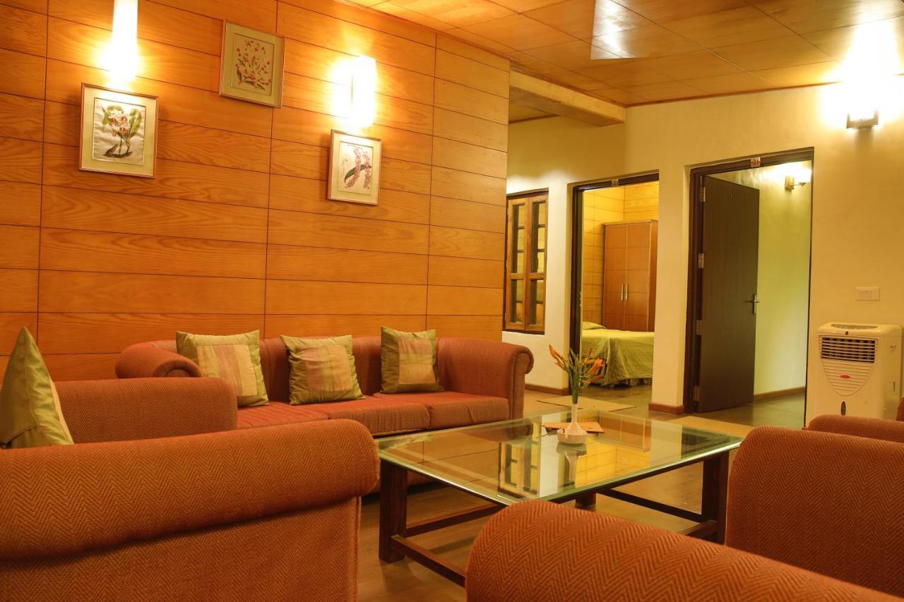 The Lake Resort Naukuchiatal Εξωτερικό φωτογραφία