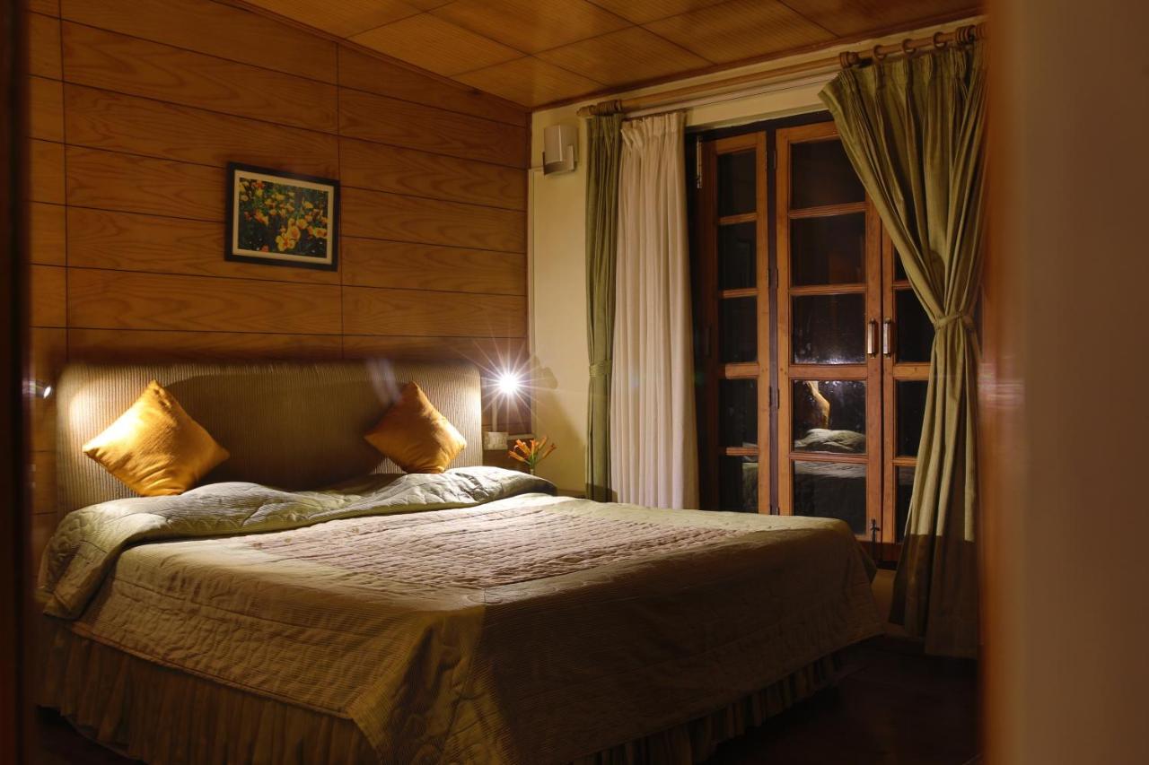 The Lake Resort Naukuchiatal Εξωτερικό φωτογραφία
