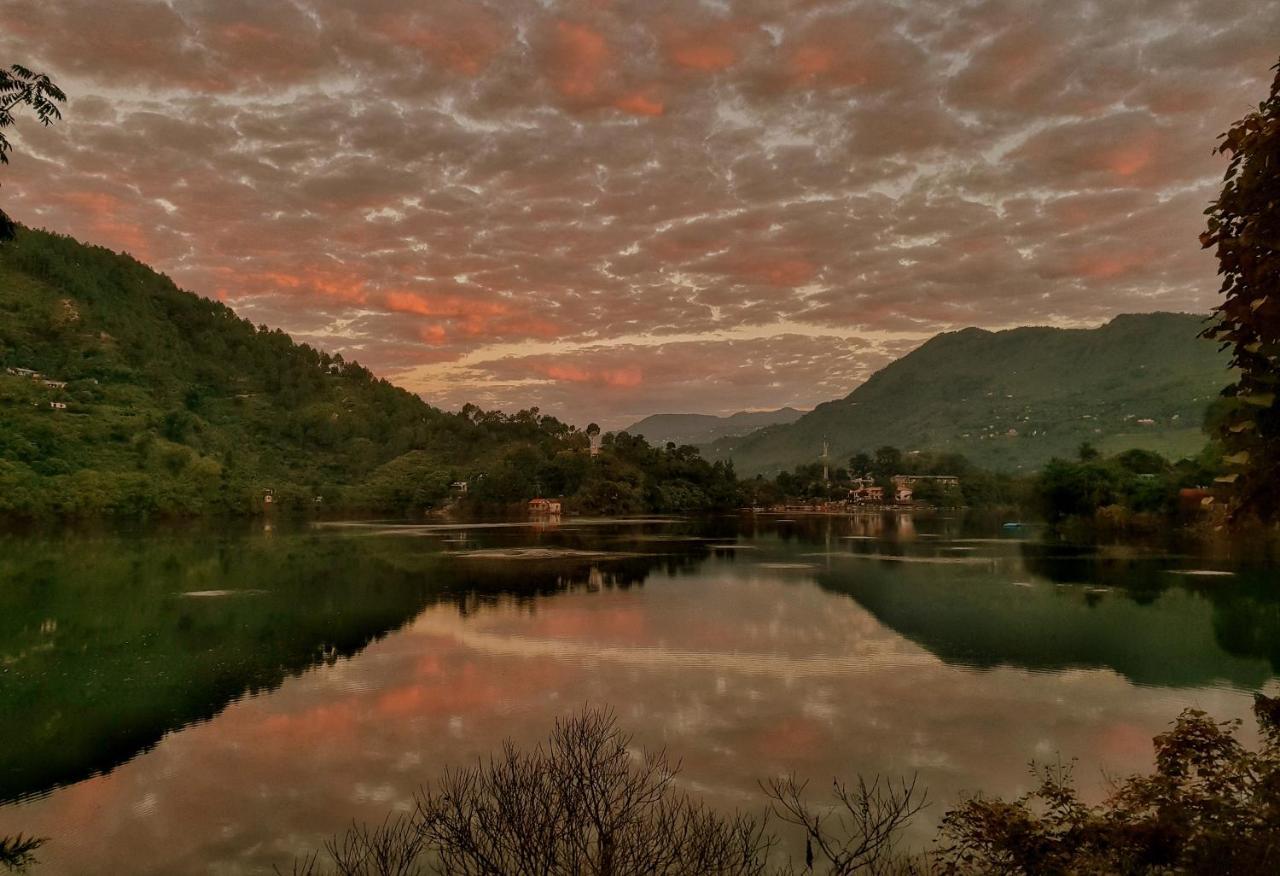 The Lake Resort Naukuchiatal Εξωτερικό φωτογραφία