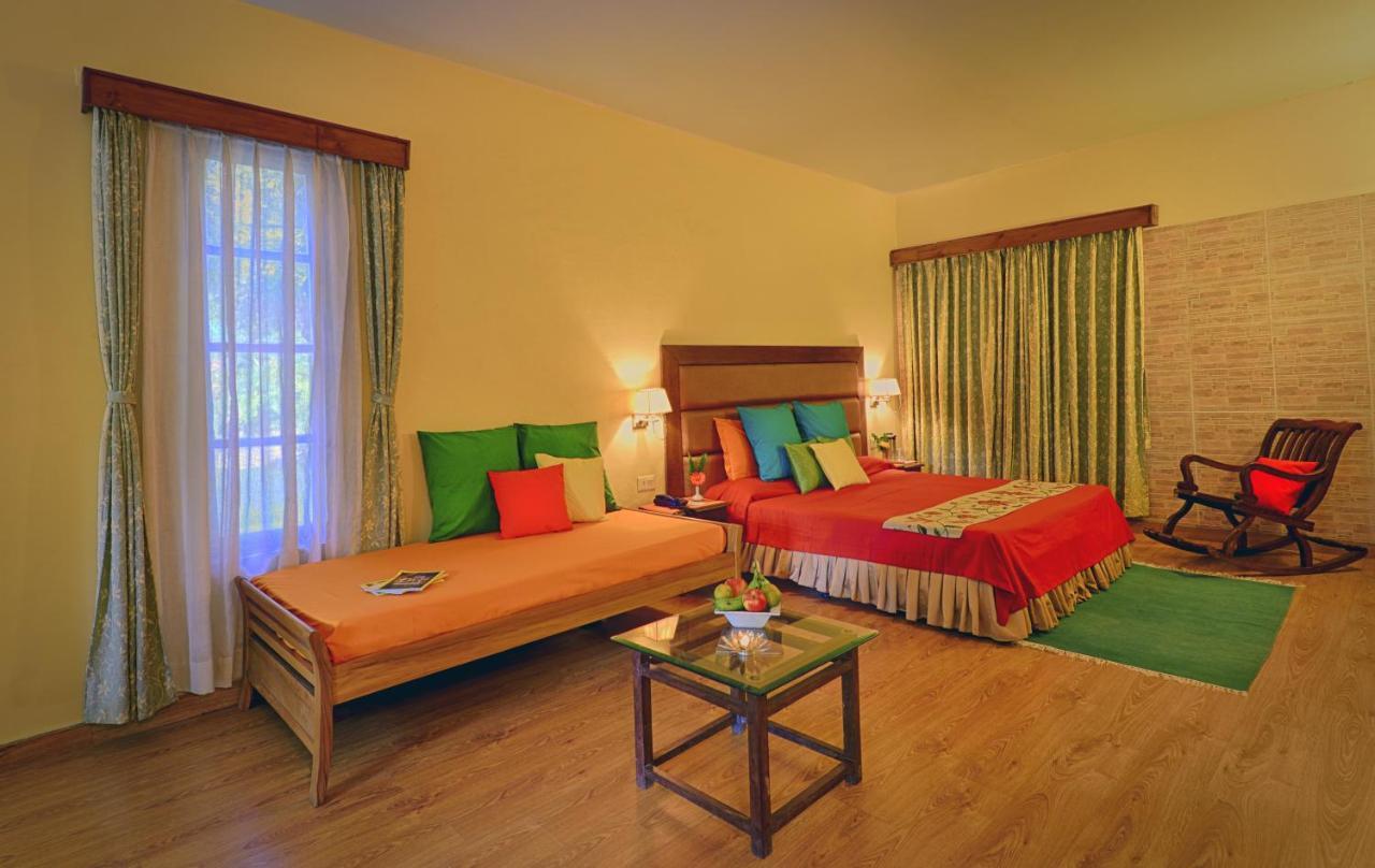 The Lake Resort Naukuchiatal Εξωτερικό φωτογραφία