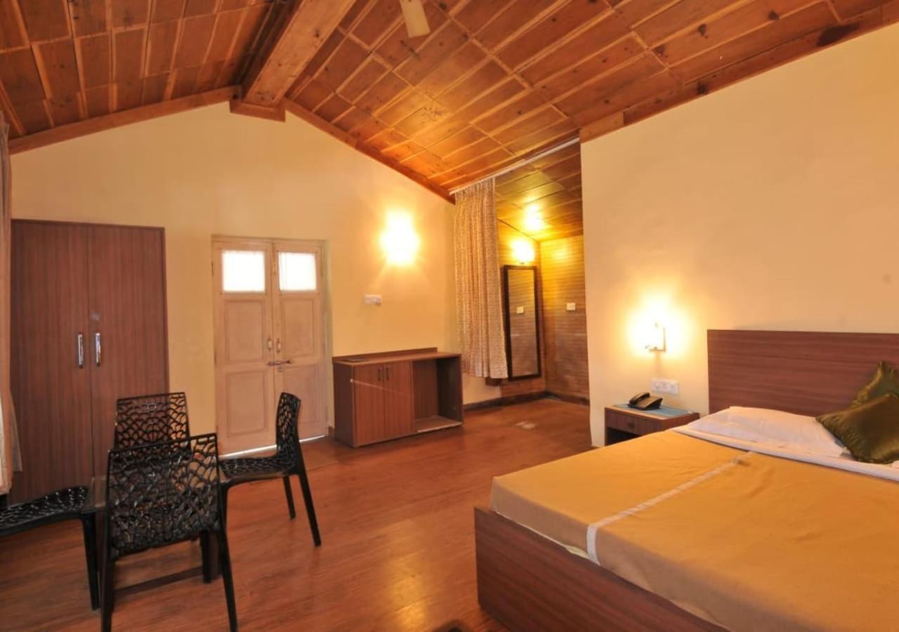 The Lake Resort Naukuchiatal Εξωτερικό φωτογραφία